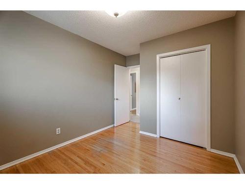 3235 Conrad Crescent Nw, Calgary, AB - Indoor Photo Showing Other Room