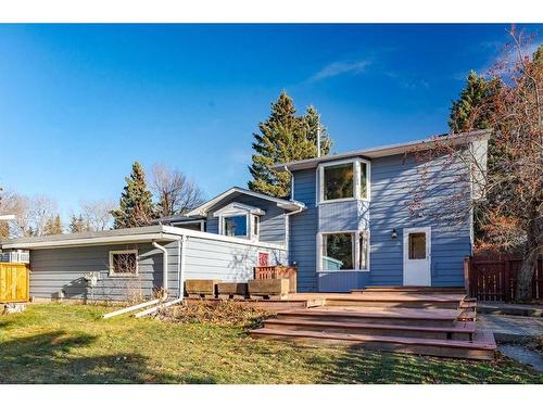 3235 Conrad Crescent Nw, Calgary, AB - Outdoor