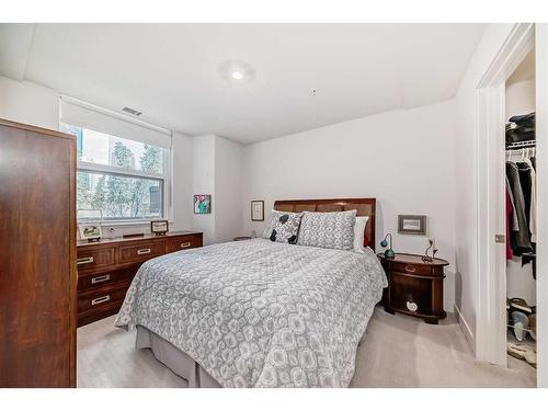 202-303 13 Avenue Sw, Calgary, AB - Indoor Photo Showing Bedroom