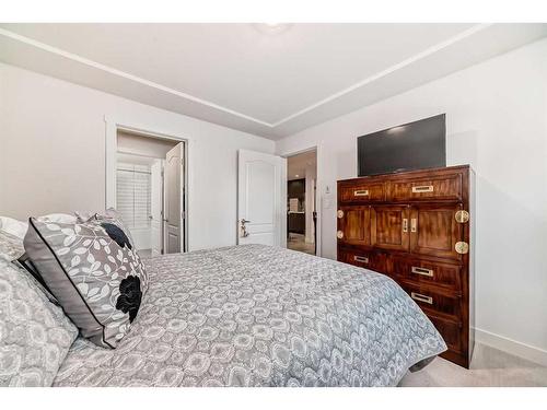 202-303 13 Avenue Sw, Calgary, AB - Indoor Photo Showing Bedroom