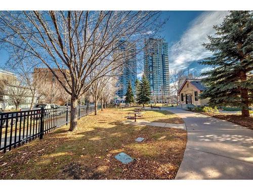 202-303 13 Avenue Sw, Calgary, AB - Outdoor