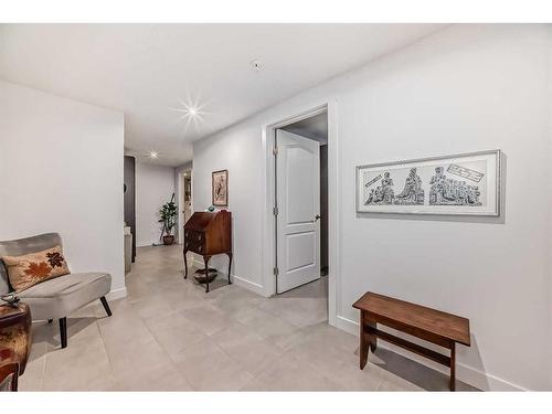 202-303 13 Avenue Sw, Calgary, AB - Indoor