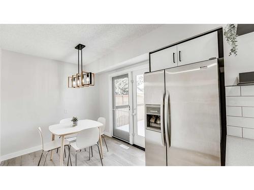 7 Doverglen Crescent Se, Calgary, AB - Indoor Photo Showing Dining Room