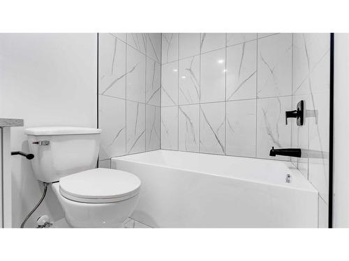 7 Doverglen Crescent Se, Calgary, AB - Indoor Photo Showing Bathroom