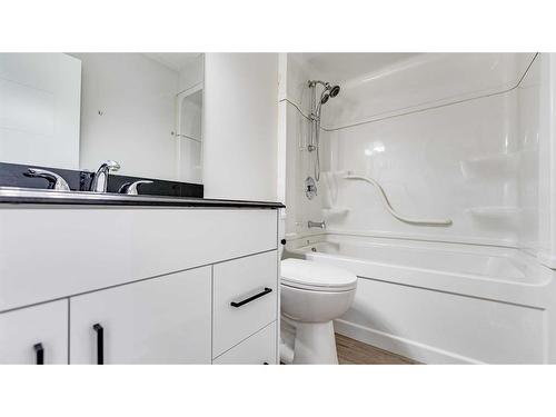 7 Doverglen Crescent Se, Calgary, AB - Indoor Photo Showing Bathroom