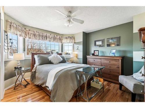 130 Hidden Valley Crescent Nw, Calgary, AB - Indoor Photo Showing Bedroom