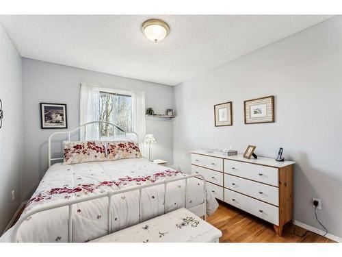 130 Hidden Valley Crescent Nw, Calgary, AB - Indoor Photo Showing Bedroom