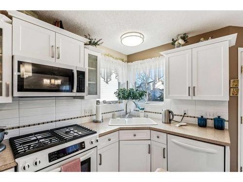 130 Hidden Valley Crescent Nw, Calgary, AB - Indoor Photo Showing Kitchen