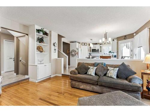 130 Hidden Valley Crescent Nw, Calgary, AB - Indoor Photo Showing Living Room