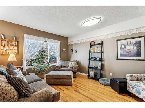 130 Hidden Valley Crescent Nw, Calgary, AB - Indoor Photo Showing Living Room