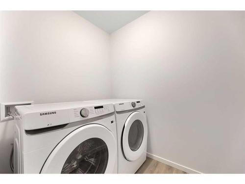 1017 Southwinds Greens Sw, Airdrie, AB - Indoor Photo Showing Laundry Room