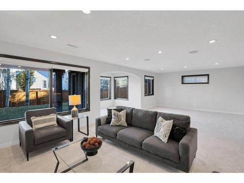 65 Springborough Boulevard Sw, Calgary, AB - Indoor Photo Showing Living Room