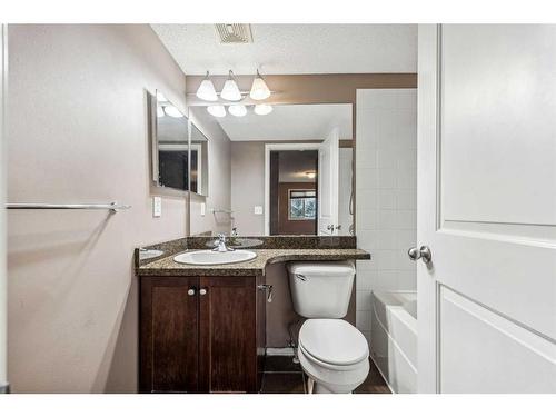 2215-16969 24 Street Sw, Calgary, AB - Indoor Photo Showing Bathroom