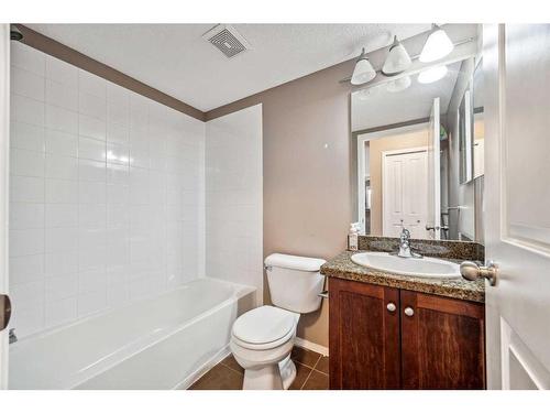 2215-16969 24 Street Sw, Calgary, AB - Indoor Photo Showing Bathroom