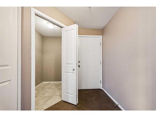 2215-16969 24 Street Sw, Calgary, AB - Indoor Photo Showing Other Room