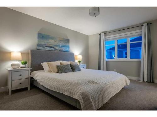 44 Windford Park Sw, Airdrie, AB - Indoor Photo Showing Bedroom