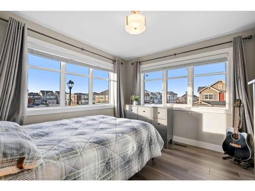 44 Windford Park Sw, Airdrie, AB - Indoor Photo Showing Bedroom