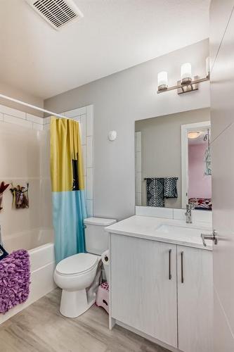 821 Sage Meadows Gardens Nw, Calgary, AB - Indoor Photo Showing Bathroom