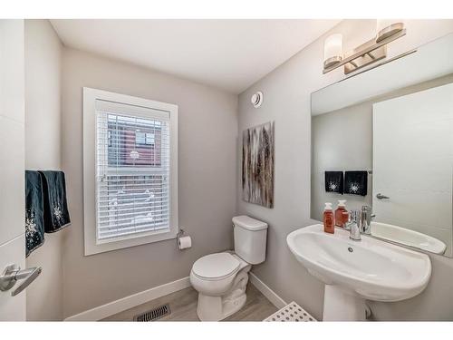 821 Sage Meadows Gardens Nw, Calgary, AB - Indoor Photo Showing Bathroom