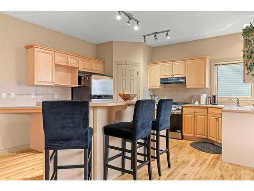 144 Oakmere Place, Chestermere, AB - Indoor Photo Showing Kitchen