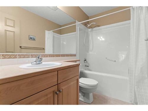 144 Oakmere Place, Chestermere, AB - Indoor Photo Showing Bathroom