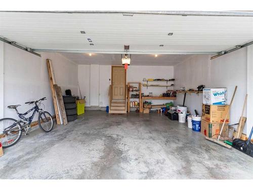 144 Oakmere Place, Chestermere, AB - Indoor Photo Showing Garage