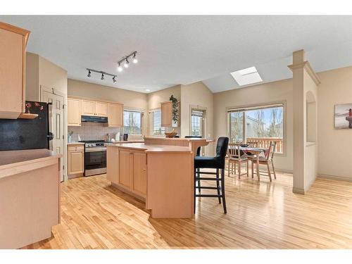 144 Oakmere Place, Chestermere, AB - Indoor Photo Showing Kitchen