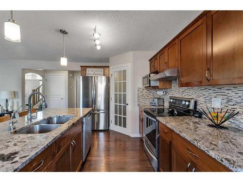 157 Sherwood Circle Nw, Calgary, AB - Indoor Photo Showing Kitchen With Stainless Steel Kitchen With Double Sink With Upgraded Kitchen