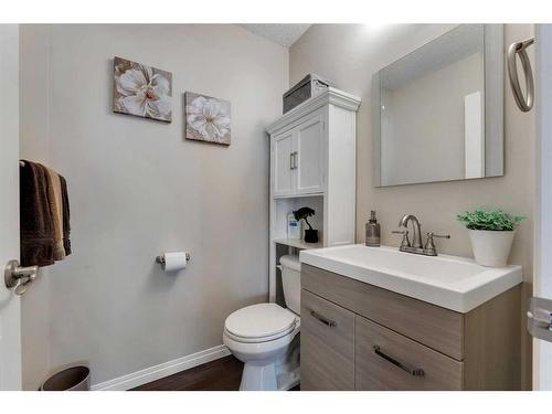 157 Sherwood Circle Nw, Calgary, AB - Indoor Photo Showing Bathroom