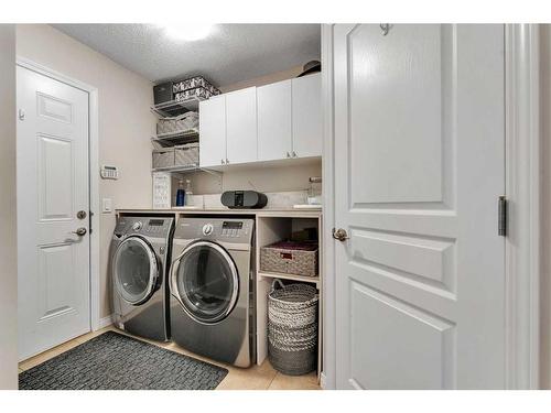 157 Sherwood Circle Nw, Calgary, AB - Indoor Photo Showing Laundry Room