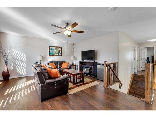 157 Sherwood Circle Nw, Calgary, AB - Indoor Photo Showing Living Room