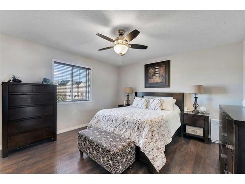 157 Sherwood Circle Nw, Calgary, AB - Indoor Photo Showing Bedroom