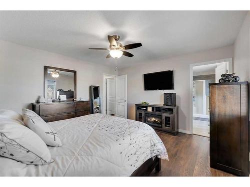 157 Sherwood Circle Nw, Calgary, AB - Indoor Photo Showing Bedroom