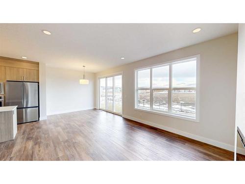 123 Saddlebred Link, Cochrane, AB - Indoor Photo Showing Kitchen