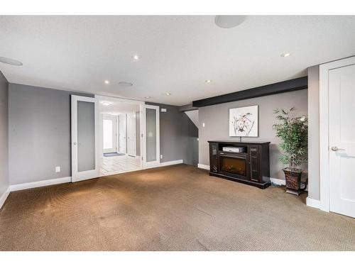 11 Woodlark Drive Sw, Calgary, AB - Indoor