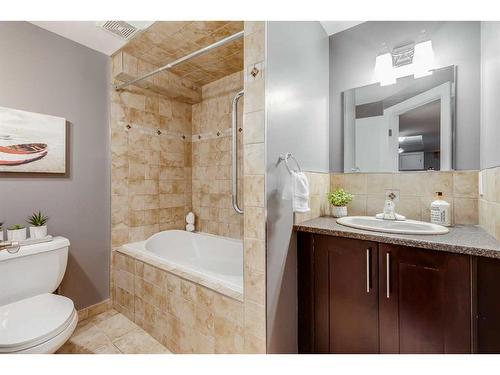 11 Woodlark Drive Sw, Calgary, AB - Indoor Photo Showing Bathroom