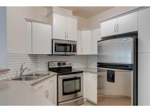 319-10 Discovery Ridge Close Sw, Calgary, AB - Indoor Photo Showing Kitchen With Double Sink