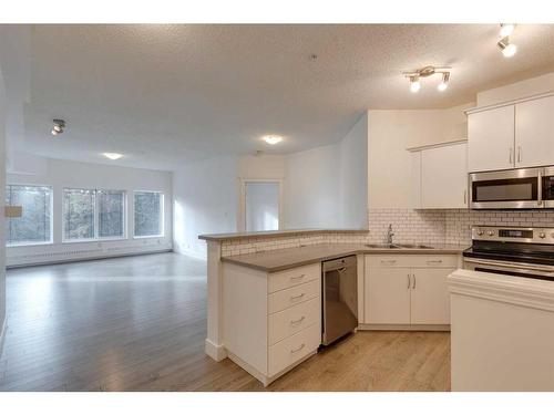 319-10 Discovery Ridge Close Sw, Calgary, AB - Indoor Photo Showing Kitchen With Double Sink