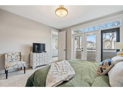 4512 16A Street Sw, Calgary, AB - Indoor Photo Showing Bedroom