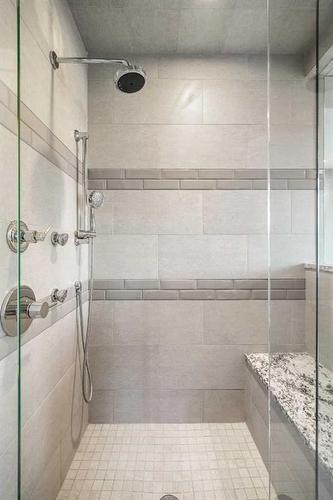 4512 16A Street Sw, Calgary, AB - Indoor Photo Showing Bathroom