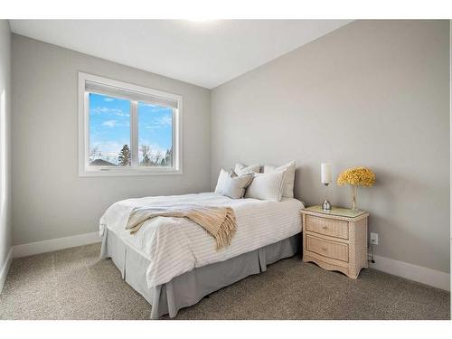 4512 16A Street Sw, Calgary, AB - Indoor Photo Showing Bedroom