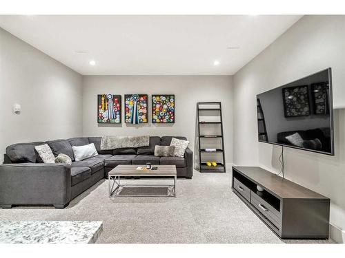 4512 16A Street Sw, Calgary, AB - Indoor Photo Showing Living Room