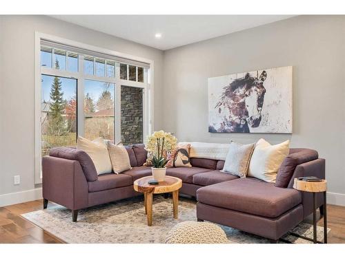 4512 16A Street Sw, Calgary, AB - Indoor Photo Showing Living Room