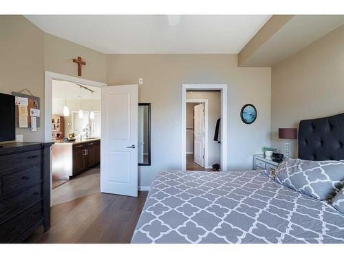 410-103 Valley Ridge Manor Nw, Calgary, AB - Indoor Photo Showing Bedroom