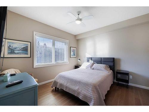 410-103 Valley Ridge Manor Nw, Calgary, AB - Indoor Photo Showing Bedroom