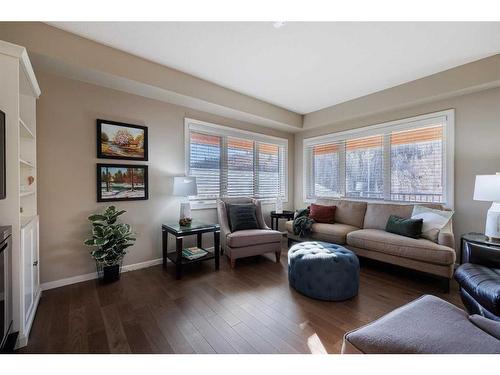 410-103 Valley Ridge Manor Nw, Calgary, AB - Indoor Photo Showing Living Room