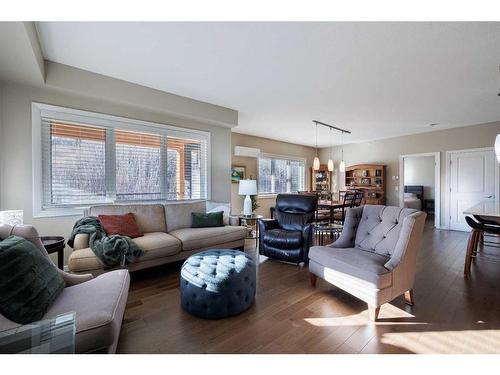 410-103 Valley Ridge Manor Nw, Calgary, AB - Indoor Photo Showing Living Room