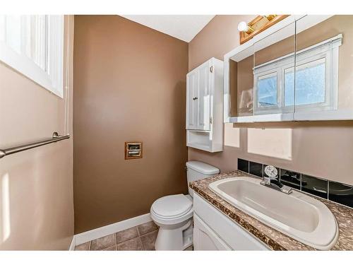 21 Osborne Street, Red Deer, AB - Indoor Photo Showing Bathroom