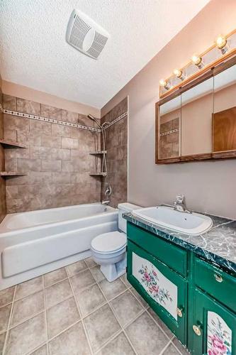 21 Osborne Street, Red Deer, AB - Indoor Photo Showing Bathroom