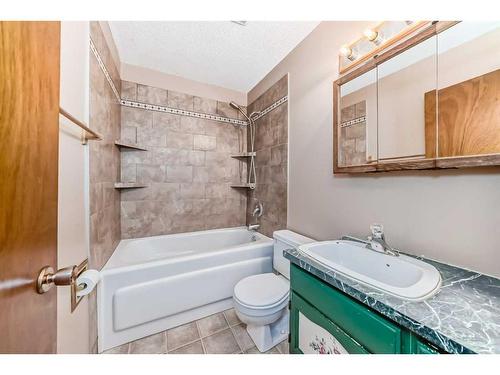 21 Osborne Street, Red Deer, AB - Indoor Photo Showing Bathroom